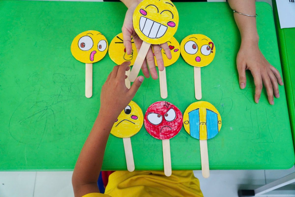 Nhận biết cảm x&uacute;c &ndash; Bước đầu để thấu hiểu v&agrave; sẻ chia