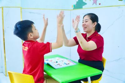 MƯA HAY NẮNG? BÉ KHAI SÁNG HỌC CÁCH CHỌN TRANG PHỤC ĐỂ TỰ CHĂM SÓC BẢN THÂN