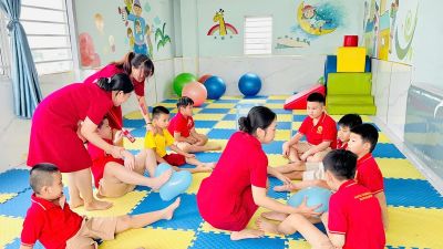 RÈN LUYỆN KỸ NĂNG VẬN ĐỘNG QUA HOẠT ĐỘNG CHUYỀN BÓNG BẰNG CHÂN