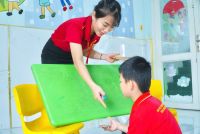 BÉ NHANH TAY, NHANH MẮT QUA TRÒ CHƠI GỬI QUÀ QUA BÀN