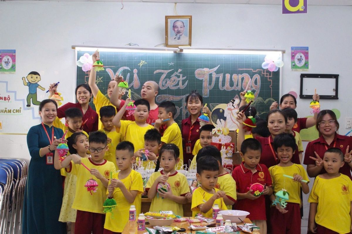 Trung Thu ấm &aacute;p tại Khai S&aacute;ng