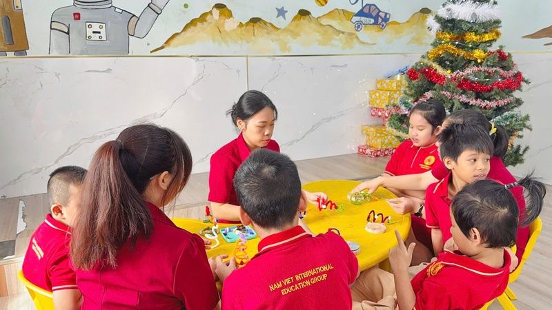 HOẠT ĐỘNG L&Agrave;M C&Acirc;Y TH&Ocirc;NG BẰNG KẼM NHUNG TẠI KHAI S&Aacute;NG