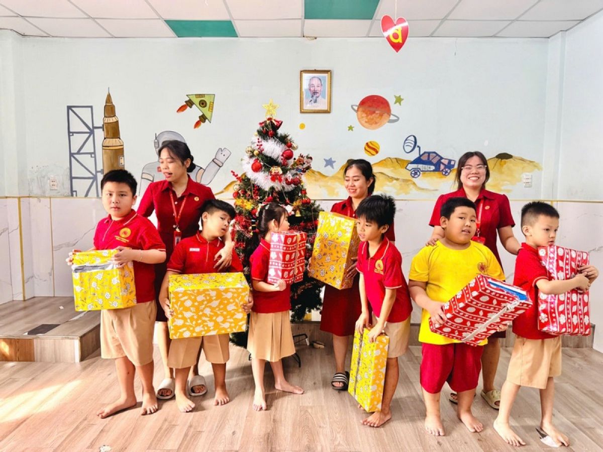 GI&Aacute;NG SINH ẤM &Aacute;P VỚI B&Agrave;I HỌC VỀ SỰ HỢP T&Aacute;C TẠI V&Agrave; SẺ CHIA